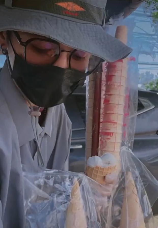 Handsome-ice-cream-dealer-Thai-1