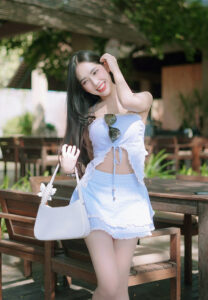 เฟย์-ชาคริยา-ใสใส