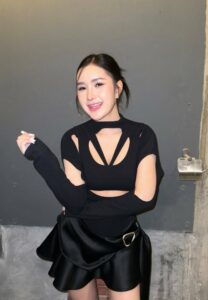 เชอร์รี่ ไหทองคำ-003-Graceful