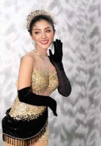 แพรวพราว-แสงทอง-002-Dazzling