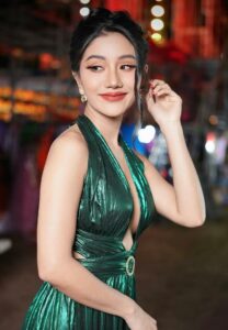 แพรวพราว-แสงทอง