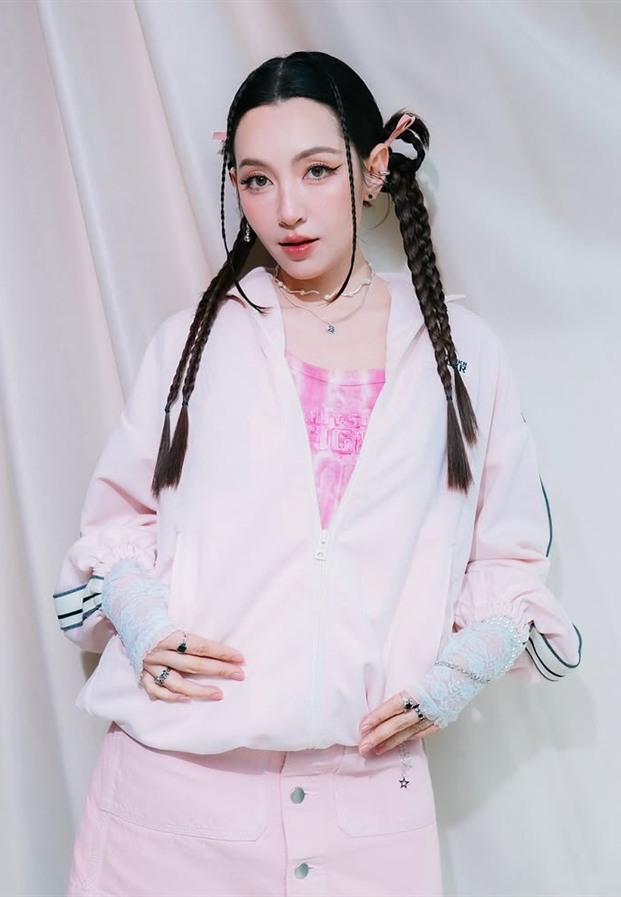 ลุคสบาย ๆ นอกกองถ่ายของนางเอกสาว