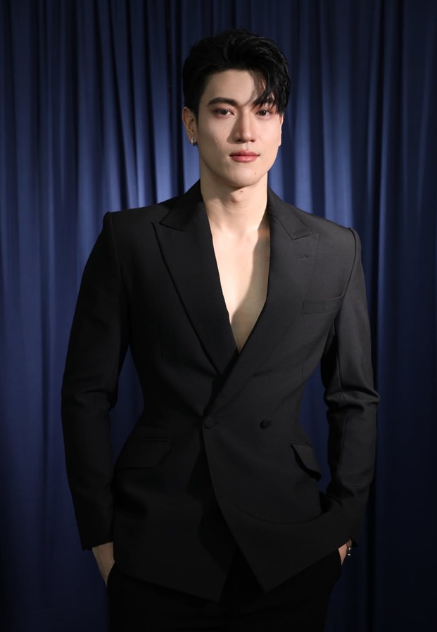 นักแสดงหนุ่มกับบทองค์ขาวในซีรีส์ หงสาวดี