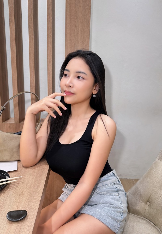 น้องผักชี ภาพโปรไฟล์สาวสวยสดใส